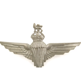 Cap badge Parachute Regiment British Airborne