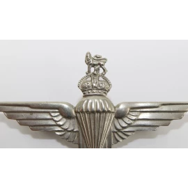 Cap badge Parachute Regiment British Airborne