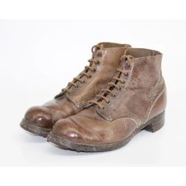 Paire de brodequins de combat 1944