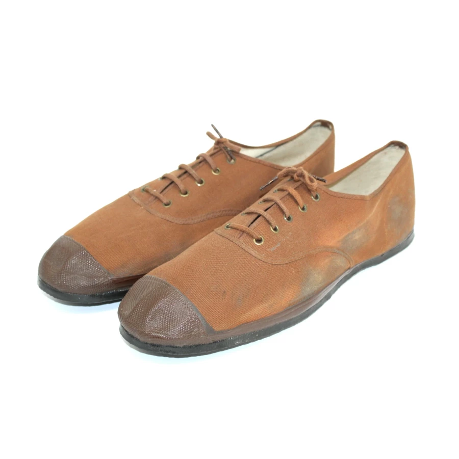 Pair of British Army Plimsolls - Commando 1941 Pair of British Army Plimsolls - Commando 1941