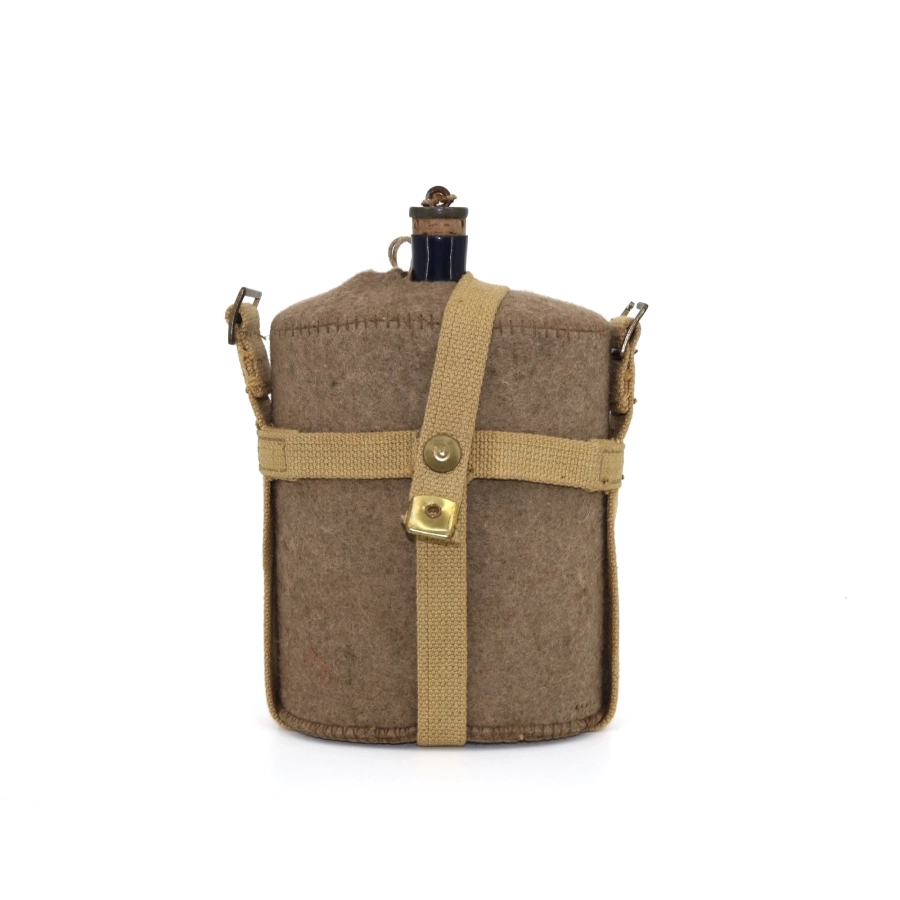 Canteen Canadian 1943